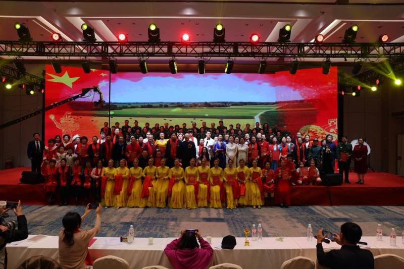 2018年10月21日公益大使 张颖带团走进 卢沟桥 晓月苑社区公益演出.jpg