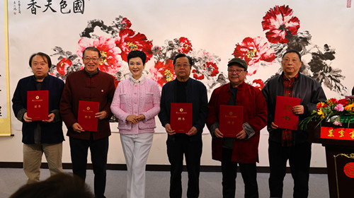 2017年8月2日到石景山模式口民族养老院慰问81建军90周年活动.jpg