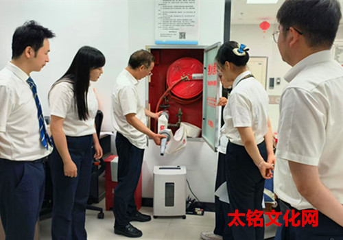2019年12月5日时代中国网敬老爱老团队到民族养老院慰问.JPG