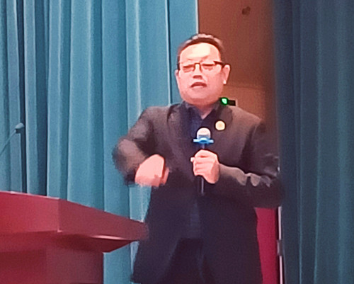 2018年11月22日下午时代中国网公益大使张颖走进北京市石景山老年福敬老院公益演出.jpg