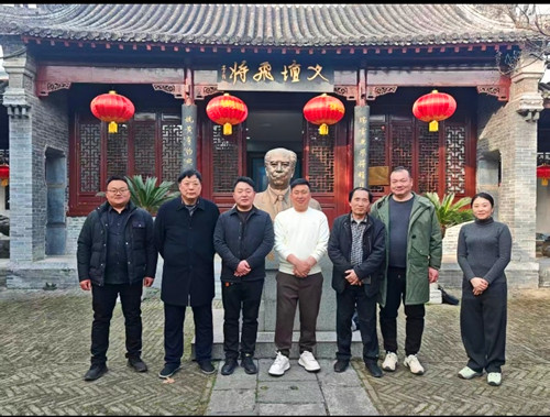 2018年10月19日下午； 时代中国网公益大使张颖到天通大爱颐养中心公益演出，.jpg